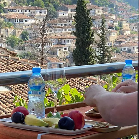 Gasthof E Skulptorit-authentic In Gorica,berat Unesco Area 3*