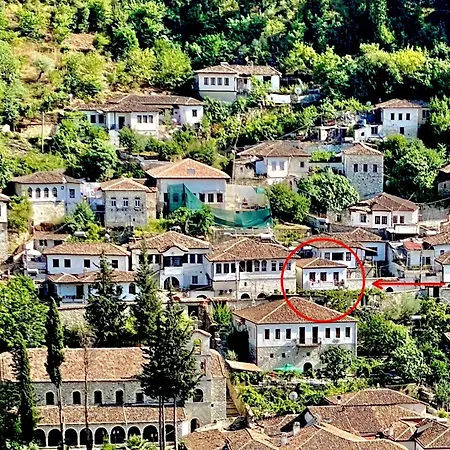 E Skulptorit-authentic In Gorica,berat Unesco Area 招待所
