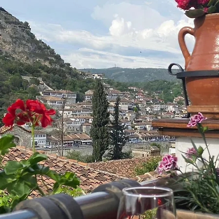 E Skulptorit-authentic In Gorica,berat Unesco Area 招待所