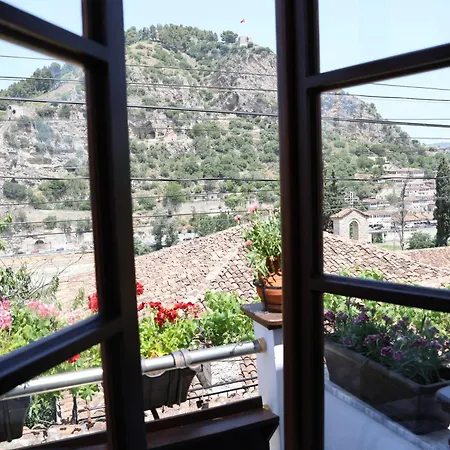 E Skulptorit-unesco Quarter * Berat