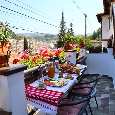 E Skulptorit-unesco Quarter Guest house Berat