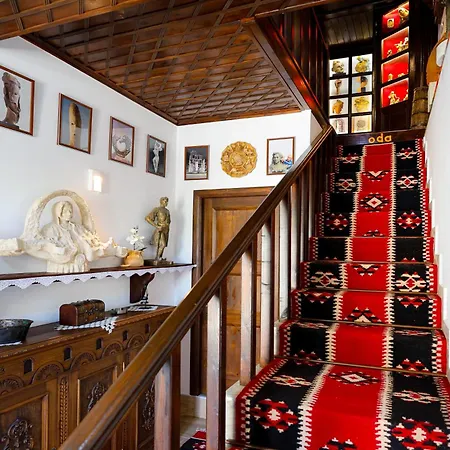 E Skulptorit-unesco Quarter Berat