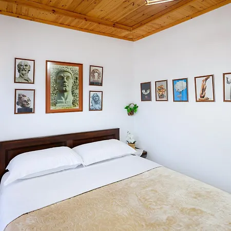 E Skulptorit-unesco Quarter Guest house