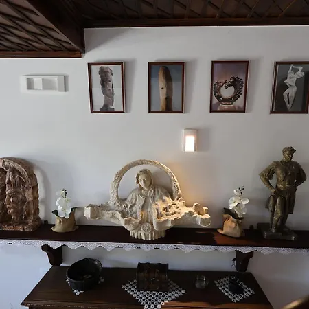 E Skulptorit-unesco Quarter Berat