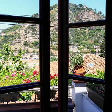 Gasthof E Skulptorit-authentic In Gorica,berat Unesco Area