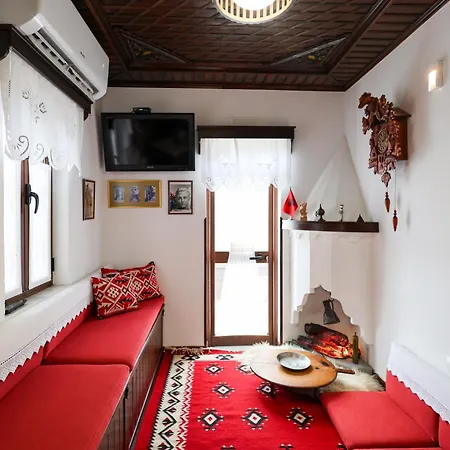 E Skulptorit-authentic In Gorica,berat Unesco Area