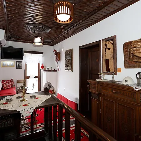 E Skulptorit-authentic In Gorica,berat Unesco Area