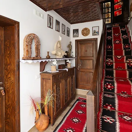 E Skulptorit-authentic In Gorica,berat Unesco Area 培拉特