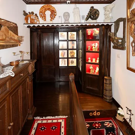 Gasthof E Skulptorit-authentic In Gorica,berat Unesco Area