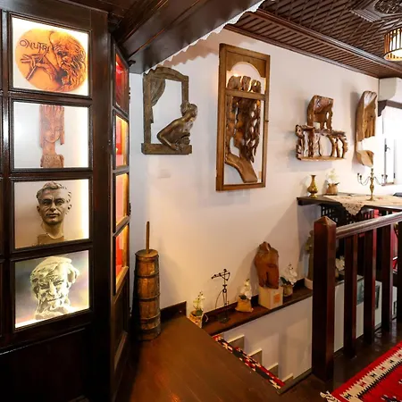 E Skulptorit-authentic In Gorica,berat Unesco Area 招待所