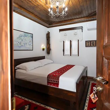 E Skulptorit-authentic In Gorica,berat Unesco Area 招待所