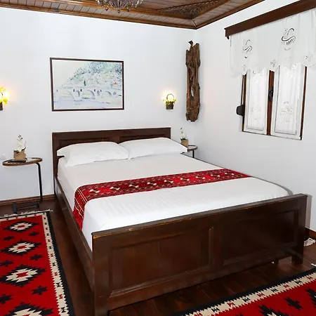 E Skulptorit-authentic In Gorica,berat Unesco Area 招待所 培拉特