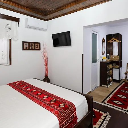 招待所 E Skulptorit-authentic In Gorica,berat Unesco Area 3*