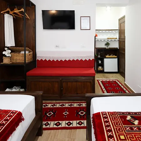 E Skulptorit-authentic In Gorica,berat Unesco Area 招待所 3*