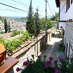 Guest house E Skulptorit-authentic In Gorica,berat Unesco Area Berat