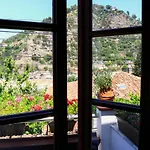 Guest house E Skulptorit-authentic In Gorica,berat Unesco Area
