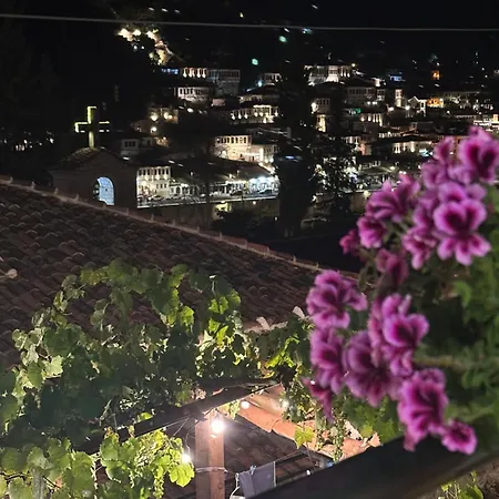 E Skulptorit-unesco Quarter Berat