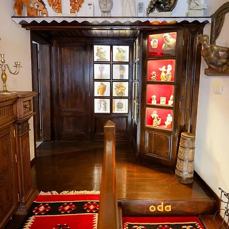 E Skulptorit-unesco Quarter 3* Berat