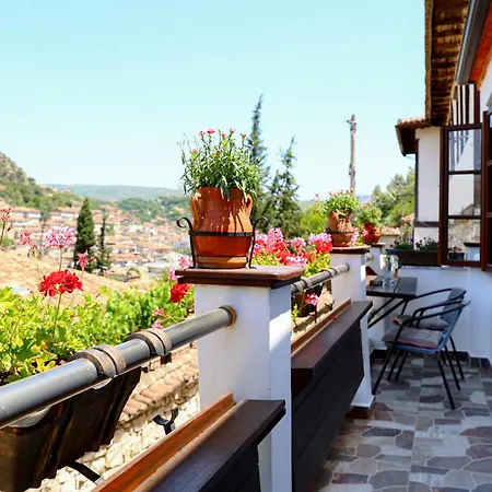 E Skulptorit-unesco Quarter Gasthof Berat